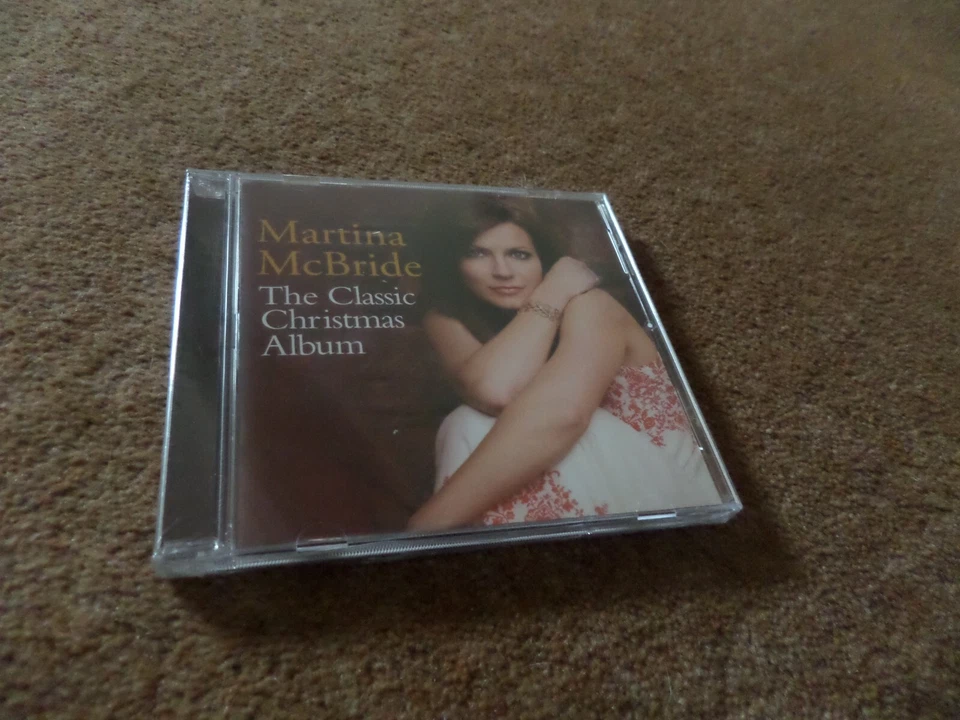 CD ALBUM NEW & SEALED MARTINA MCBRIDE THE CLASSIC CHRISTMAS ALBUM - Image 1 of 2