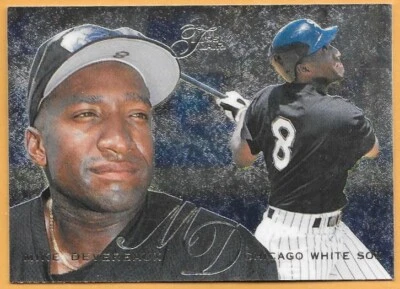 MIKE DEVEREAUX CHICAGO WHITE SOX #242 - FLAIR NM-MT 1995 - Image 1 of 2