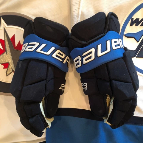WINNIPEG JETS NHL 2022-23 PLAYER USED HOCKEY GLOVES ADAM LOWRY 17 Cover