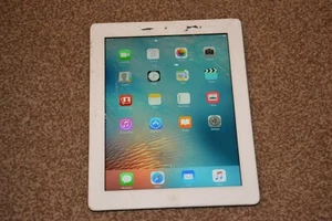 Apple iPad 3rd Gen 9.7" A1416, 32GB WiFi Cracked - Picture 1 of 3