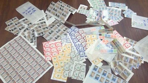 GIBRALTAR 1960 -1981 DEFINTIVE STAMPS ACCUMULATION SG CAT £2210 MNH - Picture 1 of 9