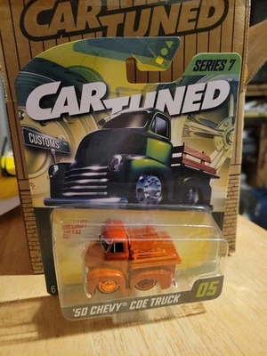 2025 MGA Car Tuned Serie 7 '50 CHEVY COE TRUCK RED BOTTOM CHASE - Immagine 1 di 4