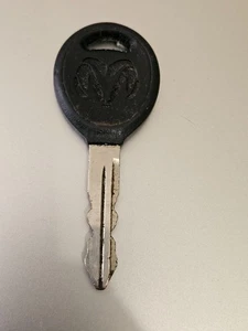 Llave Dodge Ram vintage usada OEM - Imagen 1 de 2