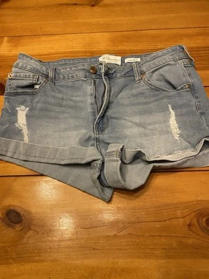 Ladies Regeneration Shorts By Celebrity Pink.  Meadow Style Size 11 - Image 1 of 4