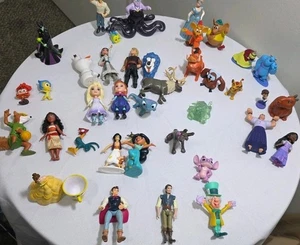 39 Lot Disney Figuren INSIDE OUT Moana KÖNIG DER LÖWEN Monster inkl. ENCANTO Cibderella - Bild 1 von 14