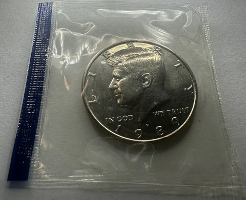 1989-D Uncirculated And Untouched Kennedy Half Dollar From US Mint Cello Set Cover