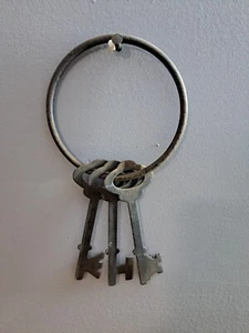Vintage key wallpaper decoration - Picture 1 of 10