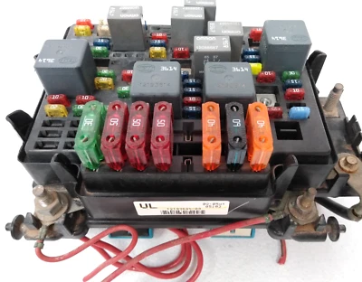 12193645-09 GMC 2000 2001 2002 Sierra Fuse Box Engine Bay 1500 Silverado OEM A25 - Image 1 of 4