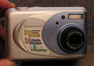 NIKON COOLPIX E2000 DIGITAL CAMERA - 2.0MP 3x Compact Flash CR-V3 - Working Y2K - Picture 1 of 3