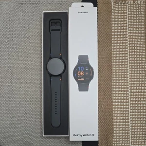 Samsung Galaxy Watch FE 40mm/Bluetooth/WiFi/GPS/Black - Zdjęcie 1 z 3