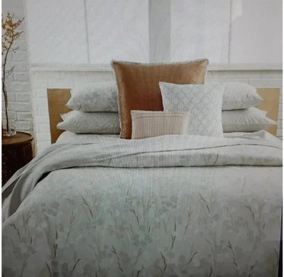 Calvin Klein Blanca Queen Duvet Cover and Standard Pillowcase - Image 1 of 4
