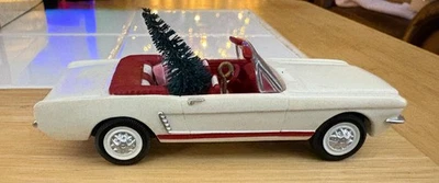 Mustang convertible Hallmark Ornament 1966; segundo en serie ¡NUEVO EN CAJA! Fecha 1992 Foto 1 de 4