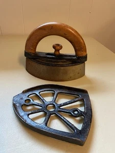 Rare Unmarked Vintage 6" Sad Flat Iron w/Cast Trivet Detachable Wooden Handle EX - Picture 1 of 12