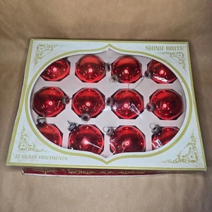 Adornos Brite Rojo Brillante Vintage, 12 piezas, alguna edad - Imagen 1 de 11
