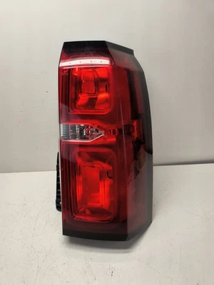 Оригинальный задний фонарь для правостороннего пассажира Chevrolet Tahoe Suburban 2015–2020 годов выпуска - Изображение 1 из 4