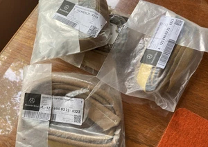 Tubería puerta cortavientos pilar Mercedes W123 B, juego completo sedán/carro 300TD 300D 230 - Imagen 1 de 2