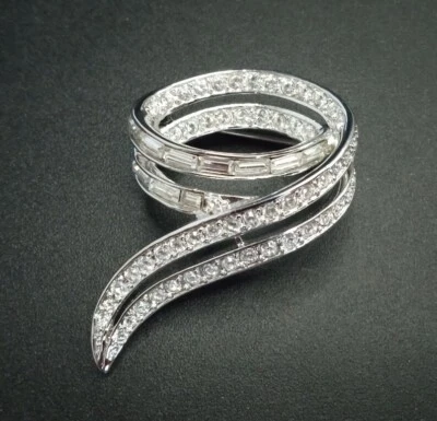 2.35 CT Baguette & Round Cut Sapphire Unique Curved Of Circle Design Brooch Pin - Image 1 of 4