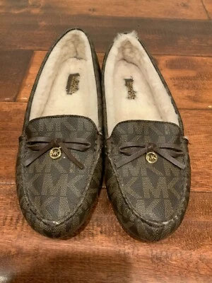 Mocasines forrados de lana marca Michael Kors marrón MK, talla 8 | 38 Foto 1 de 4