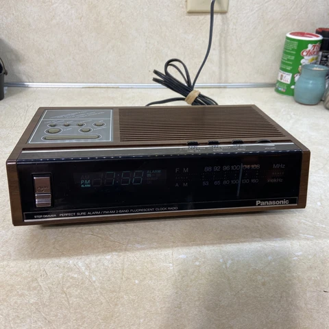 Vintage Panasonic RC-6130D AM/FM Digital Clock Radio Blue Fluorescent Tested 👍 Cover