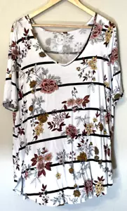 Camisa Maurices 24/7 para mujer talla 1 floral cuello en V manga corta elástica - Imagen 1 de 6