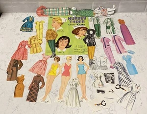 VINTAGE 1964 KRANKENSCHWESTERN DREI PAPIERPUPPEN Lot SCHNITT - wie einige Teile beschädigt - Bild 1 von 14