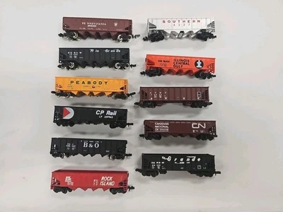 Assorted Lot of 11 N scale Rapid discharge, side discharged hoppers. - Image 1 of 4