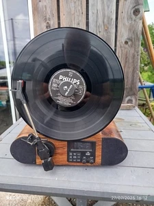 Auna Vertikaler Plattenspieler Retro Design mit DAB Tuner - Bluetooth und USB - Bild 1 von 6