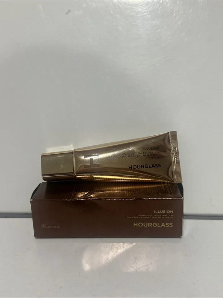 NOVO protetor solar base brilho luminoso Hourglass Illusion FPS30 1,1 oz. Sombra #23 - Imagem 1 de 1