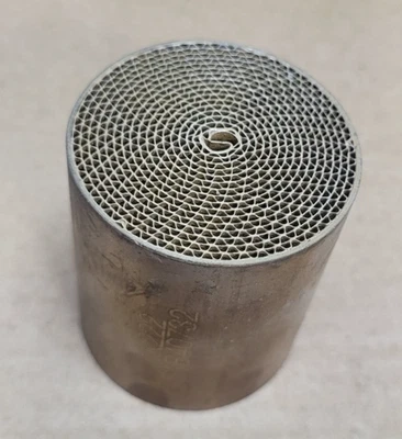 Convertidor catalítico para motocicleta 52 mm x 60 mm núcleo de metal panal 10-FL06E-00 Foto 1 de 4