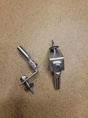 Clip angular con tornillo de grifo automático. Caja de ojales 1/4-20 cantidad 100 Foto 1 de 4