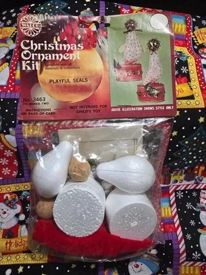 1977 Vintage Walco 2 Sellos Divertidos Push Pin Lentejuelas Cuentas Navidad Adorno Kit Foto 1 de 2