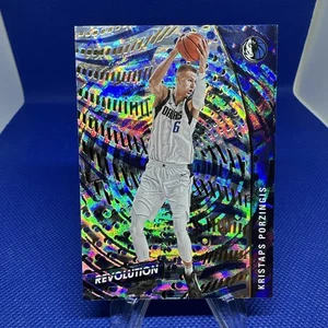 KRISTAPS PORZINGIS 2020-21 Panini Revolution FRACTAL Paralelo #24 Mavericks - Imagen 1 de 4