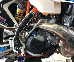 CLUTCH COVER SIDE CASE PROTECTOR HUSQVARNA 2 STROKE 250 300 YEAR 2016-2023 - Bild 1 von 4