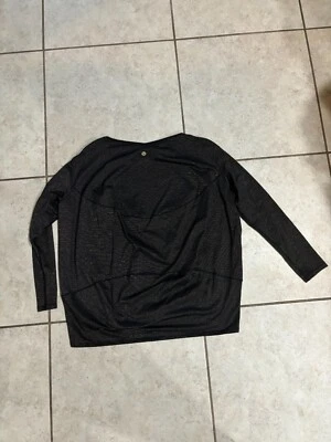 Camisa Lululemon Manga Larga Negra con Rayas Doradas Talla 4 Foto 1 de 2