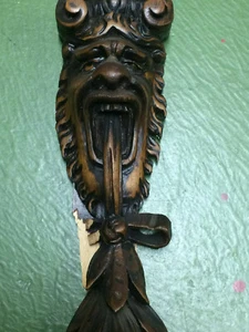 PANNELLO IN LEGNO INTAGLIATO 33 * 7 cm testa di animale leggermente danneggiato - Picture 1 of 3