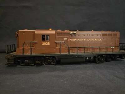Lionel O Gauge 6-18567 2028 Pennsylvania Railroad GP-9 Diesel Locomotive Runs - Image 1 of 4