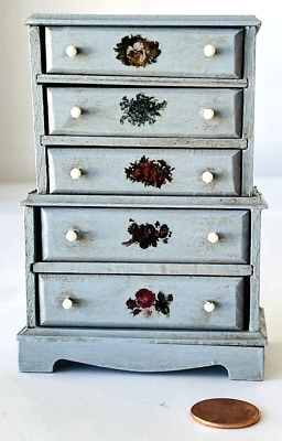 微型娃娃屋殖民地胸部彩绘破旧小屋4-5/16高 — 第 1/4 张图片