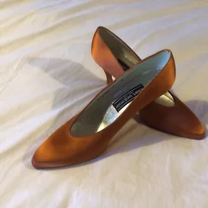 Kupferfarben. Burnt Orange Stuart Weitzman Pumps Heels Satin Größe 8 B. - Bild 1 von 10