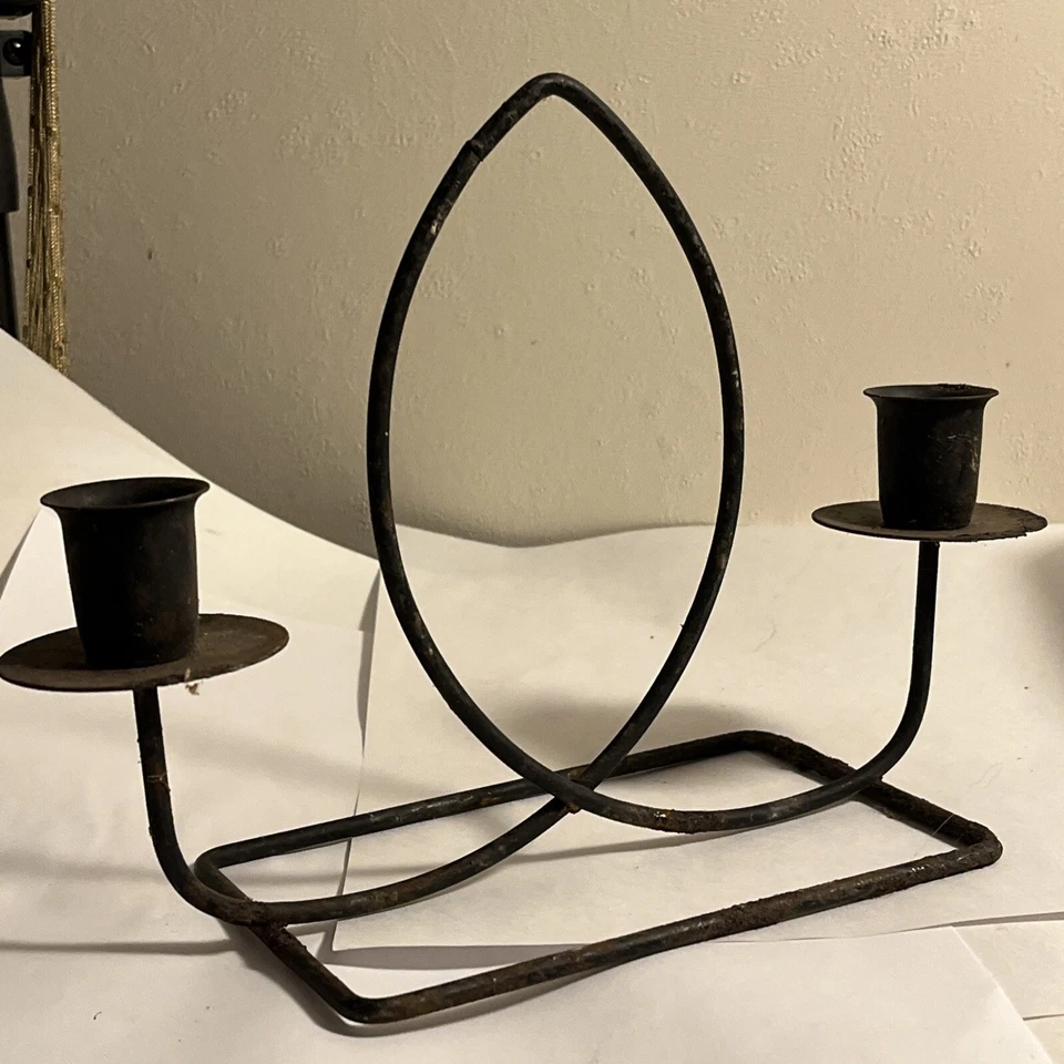 Antiguo centro de mesa portavelas de hierro forjado 2 TAPER / candelabro arte popular rústico Foto 1 de 4