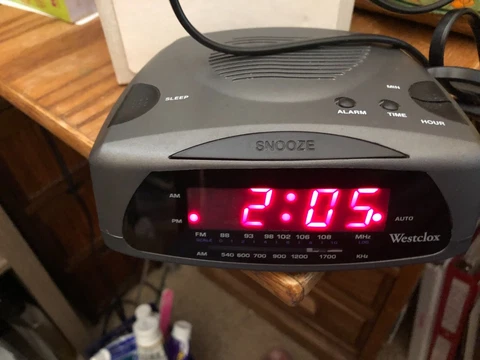 Westclox Model No. 80181 AM-FM Clock Radio with Alarm Tested! Battery Back-up Cover