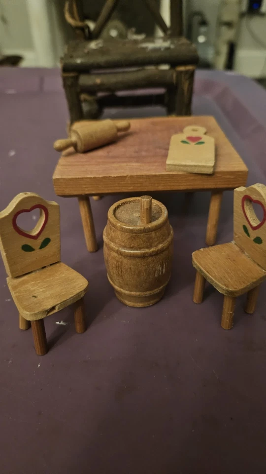 Лот мини деревянной и металлической мебели - Изображение 1 из 4