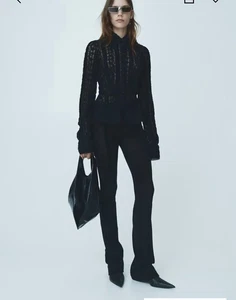 Neu mit Etikett H&M Studio Collection schwarze Bluse mit Schößchen Spitze Medium AUSVERKAUFT. - Bild 1 von 8