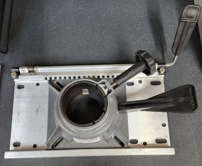 Springfield Marine 2-7/8" Trac-Lock Chair Slide & Swivel - 1100521L1 - Imagem 1 de 4