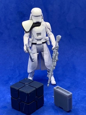 Star Wars - First Order Snowtrooper Officer w/alternate resin accessories - Image 1 of 4