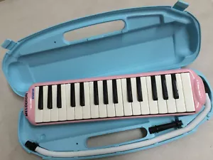 SUZUKI ALTO MELODION PINK W/BLOW & CASE - Suzuki Melodica 32 Keys - Picture 1 of 3