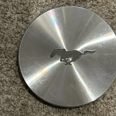 Tapa central de rueda Ford Mustang OEM ALEACIÓN MECANIZADA 1996 1997 1998 F7ZC-1A096-AA Foto 1 de 3