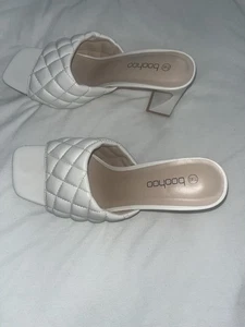 BOOHOO WHITE QUILTED PADDED MULES - SIZE UK 7 / EU 40 - Picture 1 of 4