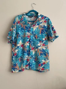 Vibrant Paul Howard short-sleeve Hawaiian shirt with a bold floral print - Picture 1 of 5