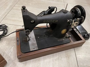 Antique Singer Sewing Machine Portable With Bentwood Case Excellent Looking - Picture 1 of 11
