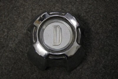 Datsun Nissan OEM Center Hub Cap Metal Chrome 40343-W8300 Foto 1 de 4